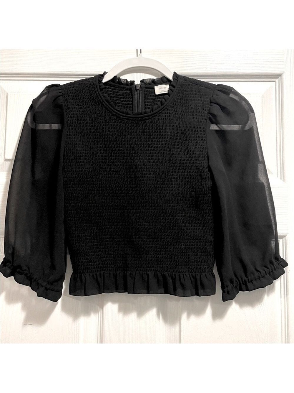 NWOT Aritzia Wilfred Tempest Short Sleeve 3/4
Blouse Black Smocked Chiffon XXS